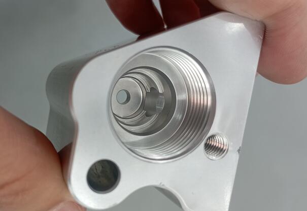 鋁合金異形交叉孔去毛刺，磨粒流加工效果完全OK！